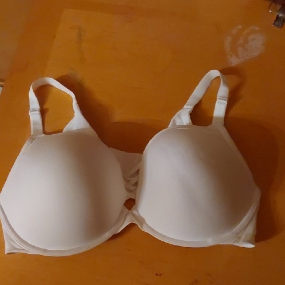 TORRID CURVE WHITE BRA SIZE 42 DD